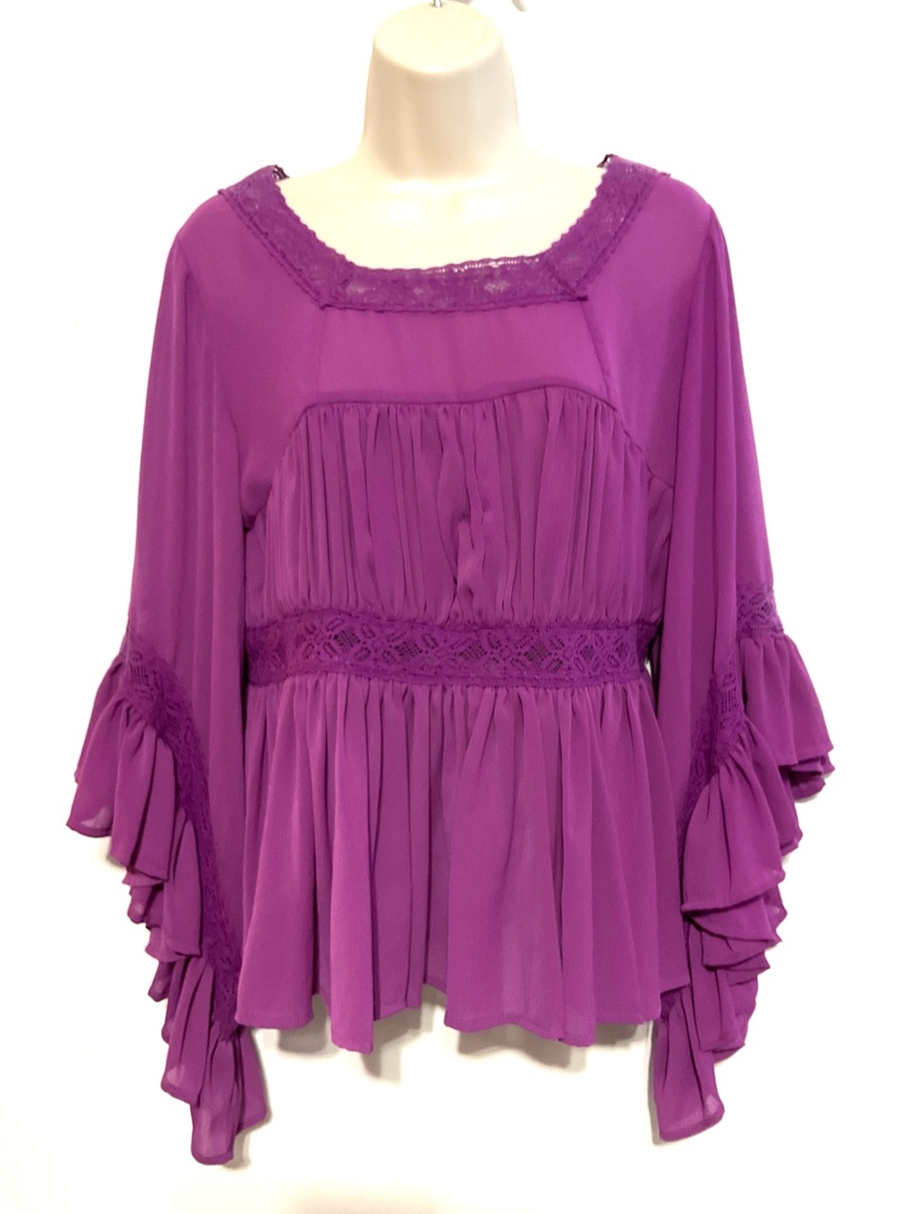 Marc Bouwer purple top. XS. Pleated peplum hem. Lace accent. Long sleeves